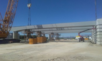 Finaliza el montaje de la estructura hiperestática en tramo Albolote-Santa Fé